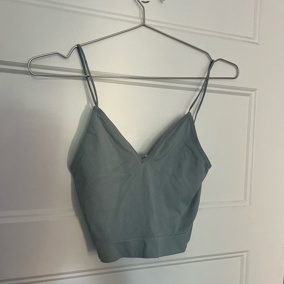 Subdued green tank top - Picture 2 of 3